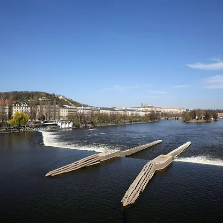 Escape By The River * Praga