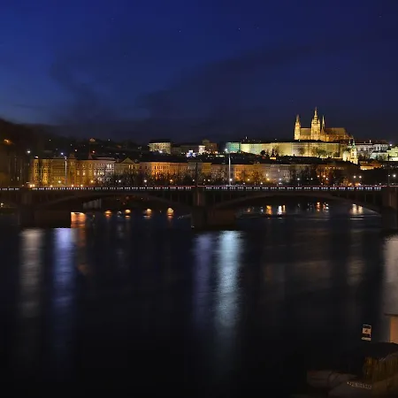 Apartment Unique In Near River Vltava Prague