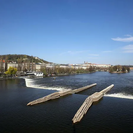 Unique In Near River Vltava דירה